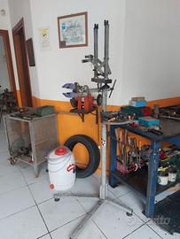 Supporto bici con centratore ruota professionali