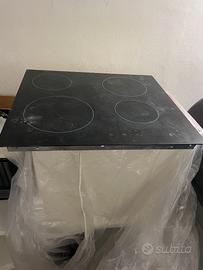 Piano a induzione e cappa cucina
