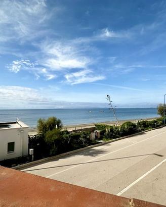 V98 appartamento fronte mare zona pratoranieri