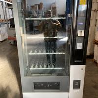 Distributore automatico con ascensore e ricevuta