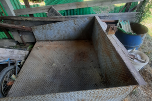 Rimorchiella agricolo in ferro