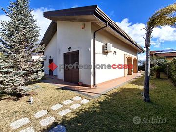 Pedara Bassa - Villa Singola con Giardino