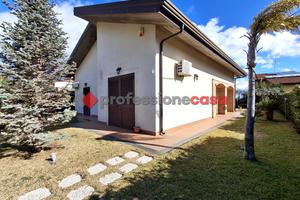 Pedara Bassa - Villa Singola con Giardino