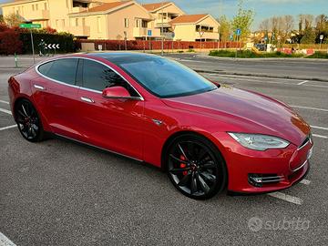 Tesla Model S P85D (RICARICHE GRATIS 700 hp)