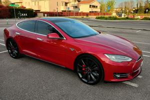 Tesla Model S P85D (RICARICHE GRATIS 700 hp)