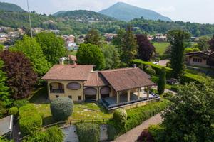 Villa di 395 m² con più di 5 locali e box auto dop