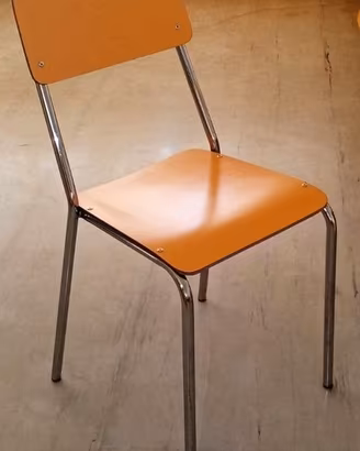 Sedie e Tavoli in acciaio inox e  laminato.