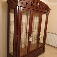 Vetrina in legno con luce interna