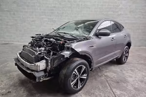 Jaguar E-Pace 2.0d i4 mhev R-Dynamic awd 163c...