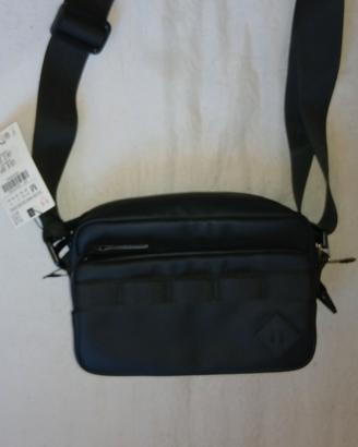 Borsa a tracolla da uomo nera – elegante e pratica