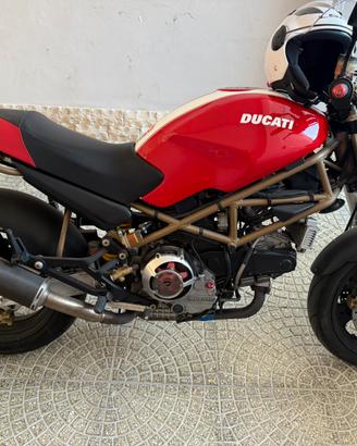 Ducati monster 900