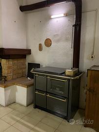 Cucina a legna con fornetto