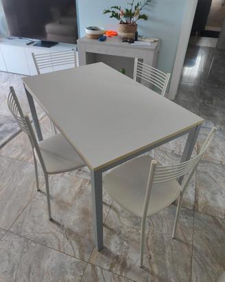 Tavolo cucina 70x110 allungabile con 4 sedie