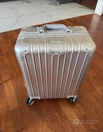 Borsa trolley acciaio modello rimowa senza brand