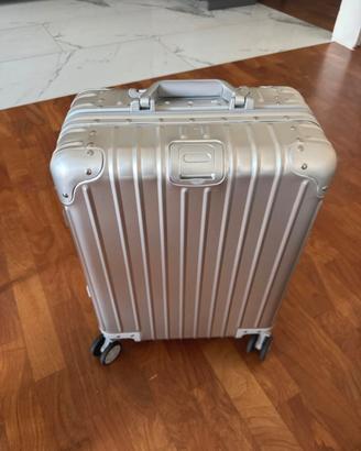 Borsa trolley acciaio modello rimowa senza brand