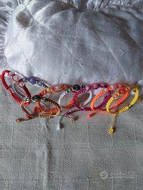 Bracciali macrame. 