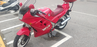 Honda VFR 750 F