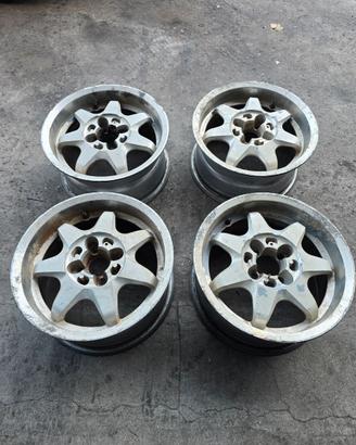 Cerchi Lega da 15 BMW E30 4X100 MOMO