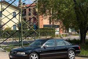AUDI S8 D2