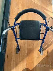 Deambulatore anziani con seduta leggeropieghevole