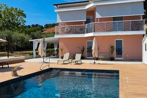 B&B / Affittacamere con piscina e vista mare