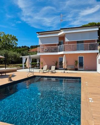 B&B / Affittacamere con piscina e vista mare