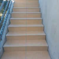 Muratore piastrellista