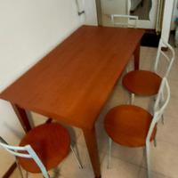 Tavolo, sedie, soggiorno. GRATIS 