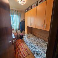 Camera con letto a ponte - scrivania e libreria