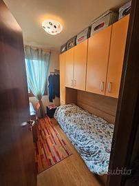 Camera con letto a ponte - scrivania e libreria