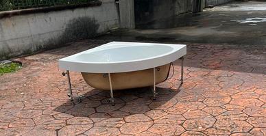 Vasca da bagno angolare