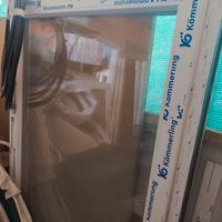 finestra in PVC a un'anta