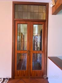 Porta doppia in legno e vetro