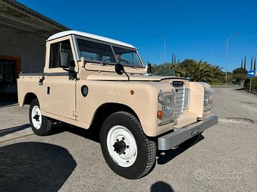 LAND ROVER 88 totalmente restaurato