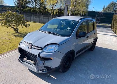 FIAT PANDA HYBRID 1000 SINISTRATA