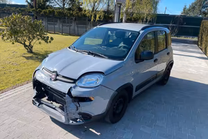 FIAT PANDA HYBRID 1000 SINISTRATA