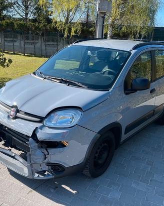 FIAT PANDA HYBRID 1000 SINISTRATA
