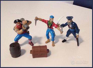 3 PIRATI con forziere e barile - Action Figure