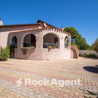 VILLA INDIPENDENTE CON GIARDINO