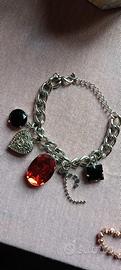 Bracciale con charms e pietre