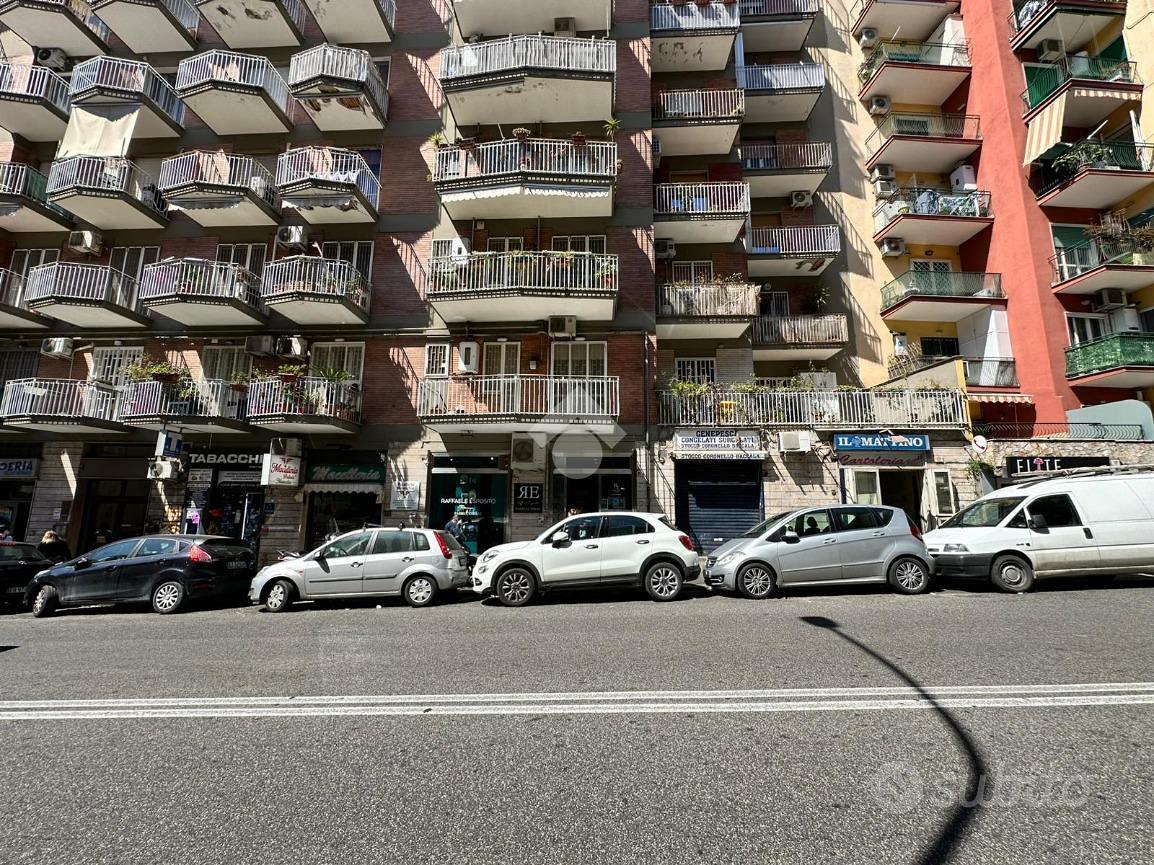 NEGOZIO A NAPOLI - Vista 2