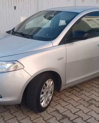 Lancia Ypsilon 1.2 69 CV 5 porte Platinum