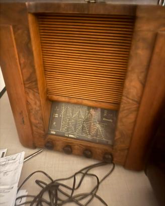 Radio antiche con presa