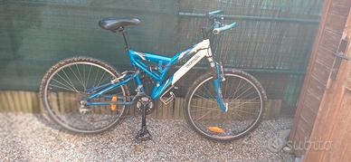 Bicicletta mtb rockrider 6.1
