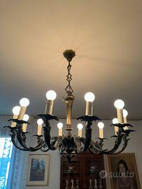 Lampadario in ferro battuto a 12 luci