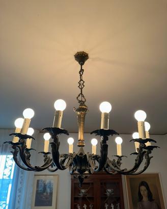 Lampadario in ferro battuto a 12 luci