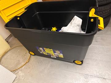 Baule di plastica con ruote e coperchio