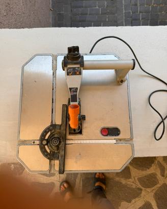 Traforo legno sega