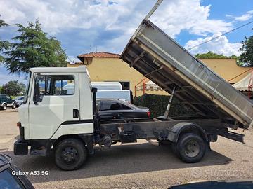 Nissan L-35 ribaltabile trilaterale patente b