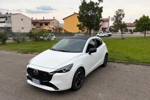MAZDA 2 HOMURA AKA + 3 Anni di Garanzia Ufficiale